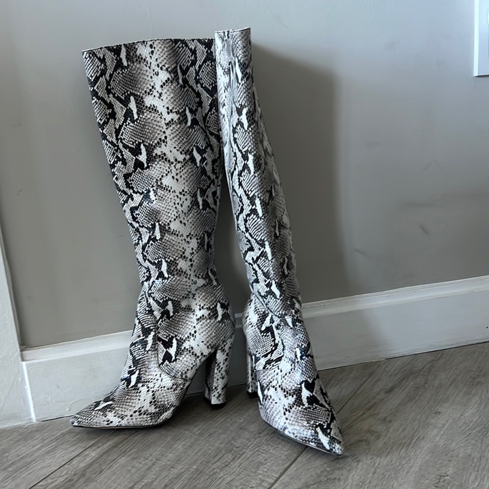 Snake skin Toby Bianca tall boots